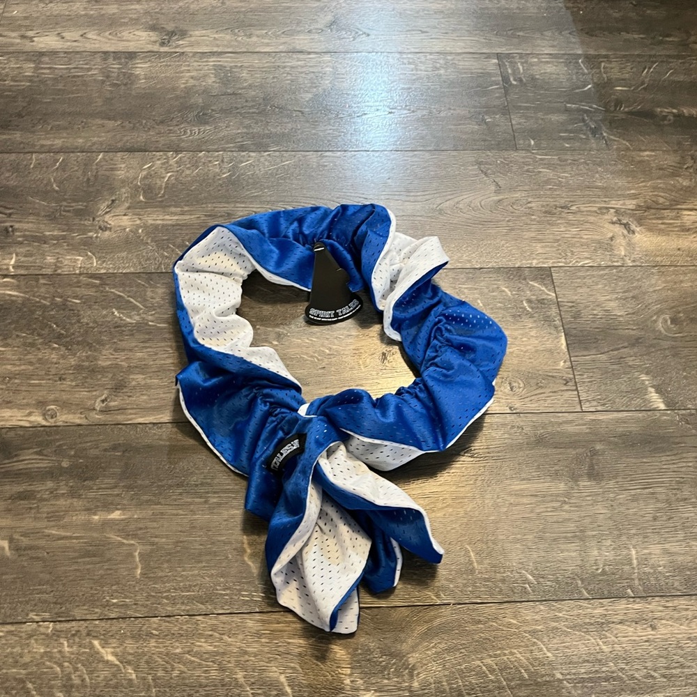 Spirit Tales University of Kentucky Scarf With A Cuff, Doubles As A Muff NWT‎